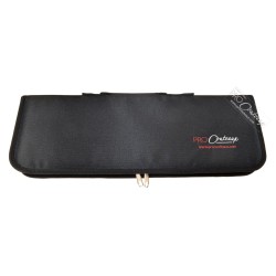 ProCouteaux - Mallette IZI service - spécial découpe - 5 pièces, La mallette pour la découpe en salle sur ProCouteaux.com !ProCouteaux, créateur de mallettes, a imaginé cette mallette pour vous qui faites la découpe comme le jambon, saumon, rôti de viande et petit fruits et légumes.L'ensemble contient: Couteau d'office Artiste, Couteau à découper Artiste, Couteau jambon/saumon alvéolé Artiste, Sommelier professionnel double levée, Pulltap's, Ramasse miettes.Tissus noir et bords renforcés. Intérieur renforcé PVC résistant. Glissières spéciales cadenas. Livraison offerte en France métropolitaine. Gravure 3 ustensiles + Plaque gravée - 12 € - cliquez sur Gravure/BroderieSi vous devez transporter votre mallette dans les transports publics, optez pour le cadenas !Découvrez ici notre sélection de mallettes pour les serveurs et les serveuses.
