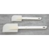 ProCouteaux - Spatule souple - 35 cm - Saint Romain, Descriptif - Spatule soupleRépondent aux normes d'hygiène: ne s'imprègne pas des odeurs, facilement lavable en machine.Spatule souple qui sert à racler ou à mélanger délicatement les préparations. Peut s’utiliser notamment pour ne pas casser les blancs en neige.Cran d'arrêt anti-glisse.Fabriqué en France