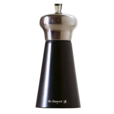 ProCouteaux - Moulin à poivre - Springar - Bois Ebène - DE BUYER, Moudre facilement et en toute simplicité - Gamme Springar nouveauté ProCouteauxMoulin à poivre gamme Springar, hauteur 13.5 cm couleur bois noir et ébène.Idéal pour moudre finement et apporter une touche de design à votre table.Mouture réglable par le bouton situé à l'extrémité supérieure du moulin.Découvrez l'ensemble de nos moulins à épices ici !Craquez et enjolivez votre table avec ce nouveau set de couteaux ProCouteaux - Moulin à poivre - Springar - Bois Ebène - DE BUYER, Moudre facilement et en toute simplicité - Gamme Springar nouveauté ProCouteauxMoulin à poivre gamme Springar, hauteur 13.5 cm couleur bois noir et ébène.Idéal pour moudre finement et apporter une touche de design à votre table.Mouture réglable par le bouton situé à l'extrémité supérieure du moulin.Découvrez l'ensemble de nos moulins à épices ici !Craquez et enjolivez votre table avec ce nouveau set de couteaux