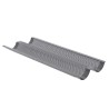 ProCouteaux - Plaque perforée à 2 baguettes - DE BUYER, Faites votre propre pain avec la plaque perforée 2 baguettes !Plaque de cuisson perforée en acier revêtu pour 2 baguettes.3 en 1, elle peut être utilisée pour la cuisson de baguettes, la réalisation de décor en chocolat ou encore pour la création de tuiles. Les perforations présentes sur la plaque permettent une circulation optimale de l'air qui cuit vos mets à la perfection.La chaleur est diffusée de façon homogène et rend la cuisson uniforme.Plaque antiadhésive pratique et fonctionnelle : revêtement PTFE garanti sans PFOA pour un décollement facile des pâtisseries, sans cassure ni déchirure ; une protection de l’acier contre l’oxydation ; un entretien simplifié.Cuisson traditionnelle au four (220°C max.).Découvrez aussi nos grignettes et scarificateursNotre sélection de coupe-pâtes ici 