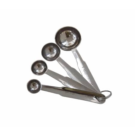 ProCouteaux - Lot 4 cuillères mesures inox- 1 à 15 ml - De Buyer, Mesurez sans difficultés avec les cuillères inox De Buyer - En vente chez ProCouteauxSet de 4 cuillères-mesures : 1-2,5-5-15 ml en acier inoxydable : doser avec précision n'a jamais été aussi simple !Lot complet permettant de doser de 1 à 15ml : plusieurs variantes pour une plus grande précision.Queue en acier inoxydable soudée à la cuillère.Taille marquée sur chaque cuillère pour reconnaître facilement les quantités et mesures.Rangement et organisation facilités : les cuillères s'emboitent les unes sur les autres.Compatible lave-vaisselle.Toutes nos mesures disponibles Des questions ou suggestions ? Contactez-nous ! ProCouteaux - Lot 4 cuillères mesures inox- 1 à 15 ml - De Buyer, Mesurez sans difficultés avec les cuillères inox De Buyer - En vente chez ProCouteauxSet de 4 cuillères-mesures : 1-2,5-5-15 ml en acier inoxydable : doser avec précision n'a jamais été aussi simple !Lot complet permettant de doser de 1 à 15ml : plusieurs variantes pour une plus grande précision.Queue en acier inoxydable soudée à la cuillère.Taille marquée sur chaque cuillère pour reconnaître facilement les quantités et mesures.Rangement et organisation facilités : les cuillères s'emboitent les unes sur les autres.Compatible lave-vaisselle.Toutes nos mesures disponibles Des questions ou suggestions ? Contactez-nous !