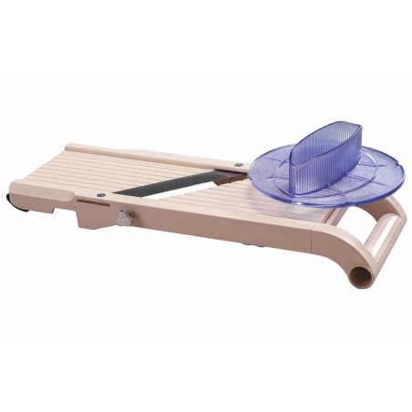 ProCouteaux - Mandoline japonaise - Bron Coucke - 95mm, Achetez votre mandoline japonaise chez ProCouteauxCréer des belles garnitures pour vos plats avec des tranches ou juliennes de légumes ou de fruits avec cette mandoline d'une largeur de 95mm. Vous pouvez réaliser du décor surprenant d'une épaisseur de 0.5mm à 8 mmLa mandoline est équipée d'un encoche pour bien adhérer à votre contenant et d'une protection pour les doigts. Elle est fournie avec 3 lames effileuses et interchangeables (fine, moyenne et large). Les lames sont très coupantes et il est conseillé de faire attention à vos doigts - même en utilisant la protection.Mode d'emploi pour régler l'épaisseur de coupe, changement de lame et nettoyage fourni avec le produit.Souhaitez-vous voir la liste complète d'ustensiles de cuisine ? ProCouteaux - Mandoline japonaise - Bron Coucke - 95mm, Achetez votre mandoline japonaise chez ProCouteauxCréer des belles garnitures pour vos plats avec des tranches ou juliennes de légumes ou de fruits avec cette mandoline d'une largeur de 95mm. Vous pouvez réaliser du décor surprenant d'une épaisseur de 0.5mm à 8 mmLa mandoline est équipée d'un encoche pour bien adhérer à votre contenant et d'une protection pour les doigts. Elle est fournie avec 3 lames effileuses et interchangeables (fine, moyenne et large). Les lames sont très coupantes et il est conseillé de faire attention à vos doigts - même en utilisant la protection.Mode d'emploi pour régler l'épaisseur de coupe, changement de lame et nettoyage fourni avec le produit.Souhaitez-vous voir la liste complète d'ustensiles de cuisine ?