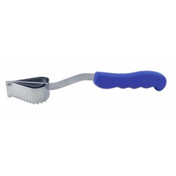 ProCouteaux - Écailleur professionnel à poisson - double lame - Fischer Bargoin, Votre écailleur à poisson professionnel en vente sur ProCouteaux.comL'outil indispensable pour tous les poissonniers et les amateurs de bonne cuisine qui aiment travailler des produits frais.Cet écailleur a été pensé pour être efficace et sûre. Son grattoir en forme de cœur rend la surface de grattage plus importante :  aucune écaille ne lui résiste...Son manche ergonomique en plastique permet une bonne prise en main et évite ainsi les gestes approximatifs permettant un travail rapide et propre.Existe aussi en modèle plus petit.Tous les ustensiles pour poissonerie
