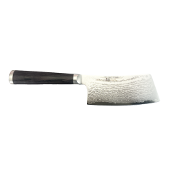 ProCouteaux - Couteau mini "Nakiri" - Miyako - 12cm - gravure LASER offerte, Couteau japonais authentique Le couteau japonais mini "Nakiri", l'outil indispensable pour une cuisine rapide et précise ! Ce couteau polyvalent vous permet de hacher finement herbes, légumes et fruits secs en un clin d'œil. Avec sa lame tranchante et sa facilité d'utilisation, préparez des sauces aromatiques, ou encore des mélanges pour vos marinades avec une efficacité remarquable. Compact et ergonomique, ce couteau est le compagnon idéal pour les chefs en herbe comme pour les cuisiniers expérimentés.Lame damassée 33 couches.Manche ergonomique en bois de cerisier en forme de D.Livré dans un coffret cadeau noir très élégant au style typiquement japonais.Gravure LASER couteau OFFERTE - cliquez sur Gravure/BroderiePour 1 € de plus, vous pouvez choisir une protection de lame économique et efficace, cliquez dans les optionsFabriqué au JaponVoir la gamme complète de couteaux japonais